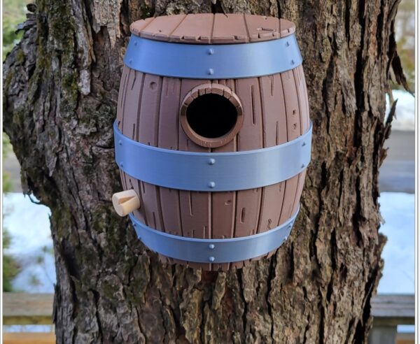 003 Tønne Fuglehus – Håndlaget og detaljert vintønne-design