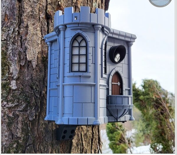 005 Slott Fuglehus – Stor dekorativ fuglebolig med tårn og balkong