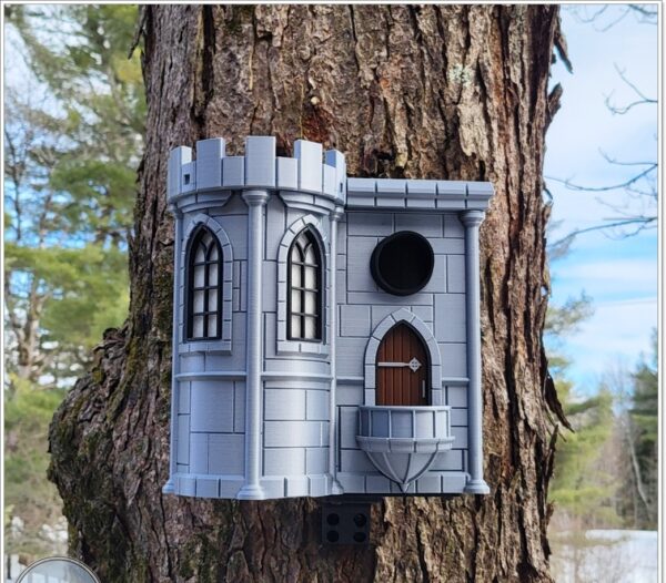 007 Slott Fuglehus – Stor dekorativ fuglebolig med tårn og balkong
